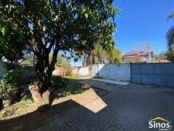 Casa de esquina com 04 dormitórios no bairro Rondônia 