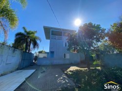 Casa de esquina com 04 dormitórios no bairro Rondônia 