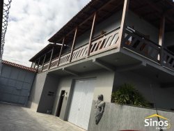 Casa com 03 dormitórios no bairro Canudos 