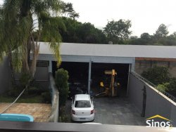 Casa com 03 dormitórios no bairro Canudos 