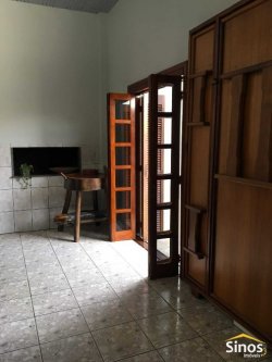 Casa com 03 dormitórios no bairro Canudos 