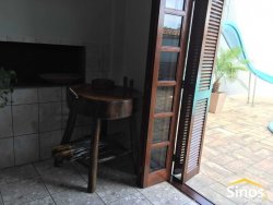 Casa com 03 dormitórios no bairro Canudos 