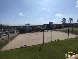 Casa com 03 dormitórios, sendo 01 suíte no Condomínio Terra Verde 