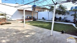 Casa com 03 dormitórios bairro Ouro Branco 