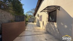 Casa de esquina com 01 dormitório no bairro Feitoria 