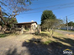 Casa de esquina com 01 dormitório no bairro Feitoria 