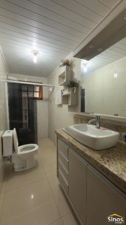 Casa de esquina com 01 dormitório no bairro Feitoria 