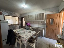 Casa de esquina com 01 dormitório no bairro Feitoria 