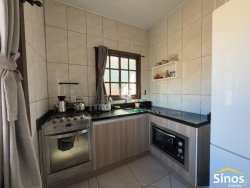 Casa de esquina com 01 dormitório no bairro Feitoria 