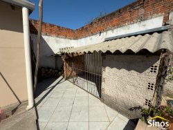 Casa de esquina com 01 dormitório no bairro Feitoria 