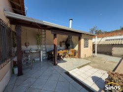 Casa de esquina com 01 dormitório no bairro Feitoria 