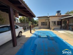Casa de esquina com 01 dormitório no bairro Feitoria 