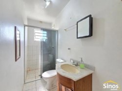 Casa com 03 dormitórios no bairro Ouro Branco 
