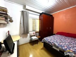 Casa com 03 dormitórios no bairro Ouro Branco 