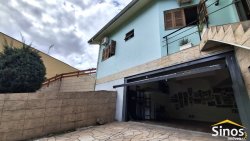 Casa com 03 dormitórios no bairro Ouro Branco 