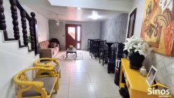 Casa com 03 dormitórios no bairro Ouro Branco 