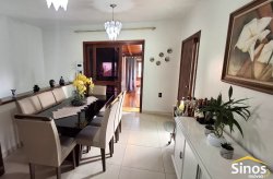 Casa com 03 dormitórios no bairro Ouro Branco 