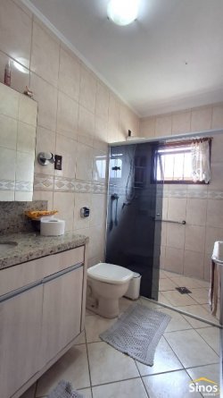Casa com 03 dormitórios no bairro Ouro Branco 