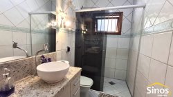 Casa com 03 dormitórios no bairro Ouro Branco 