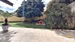 Casa com 03 dormitórios no bairro Ouro Branco 