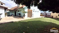 Casa com 03 dormitórios no bairro Ouro Branco 
