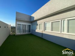 Casa de alto padrão com 04 dormitórios no Condomínio Moradas da Lomba 