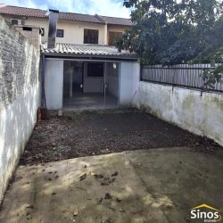 Casa com 02 dormitórios no bairro Silva 