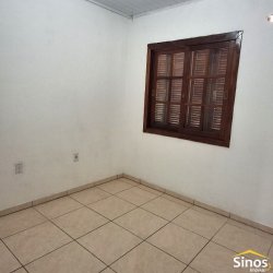 Casa com 02 dormitórios no bairro Silva 