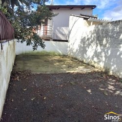 Casa com 02 dormitórios no bairro Silva 
