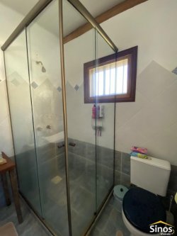 Casa com 03 dormitórios no bairro Lomba Grande 