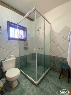 Casa com 03 dormitórios no bairro Lomba Grande 