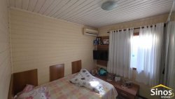 Casa com 03 dormitórios no Bairro Quintas 