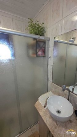 Casa com 03 dormitórios no Bairro Quintas 
