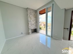 Casa com 03 suítes no bairro Firenze  