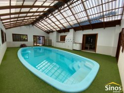 Casa com 04 dormitórios para locação no bairro Lomba Grande  