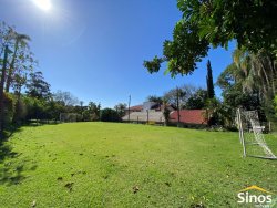 Casa com 04 dormitórios para locação no bairro Lomba Grande  