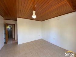 Casa com 04 dormitórios para locação no bairro Lomba Grande  