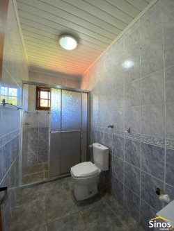 Casa com 04 dormitórios para locação no bairro Lomba Grande  