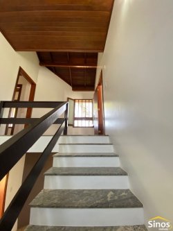 Casa com 04 dormitórios para locação no bairro Lomba Grande  