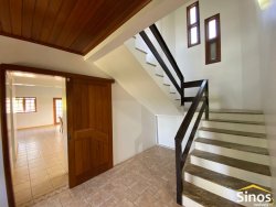 Casa com 04 dormitórios para locação no bairro Lomba Grande  