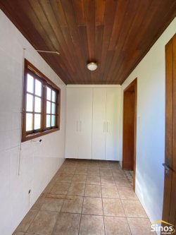 Casa com 04 dormitórios para locação no bairro Lomba Grande  