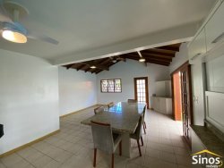 Casa com 04 dormitórios no bairro Lomba Grande 