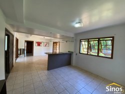Casa com 04 dormitórios no bairro Lomba Grande 