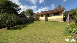 Casa com 03 dormitórios em Lomba Grande 