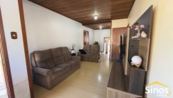 Casa com 03 dormitórios em Lomba Grande 