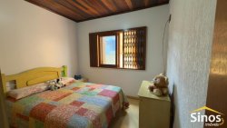 Casa com 03 dormitórios em Lomba Grande 