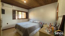 Casa com 03 dormitórios em Lomba Grande 