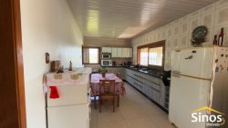 Casa com 03 dormitórios em Lomba Grande 