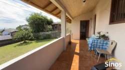 Casa com 03 dormitórios em Lomba Grande 