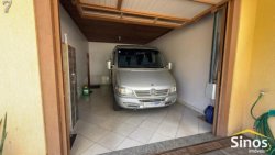 Casa com 03 dormitórios em Lomba Grande 